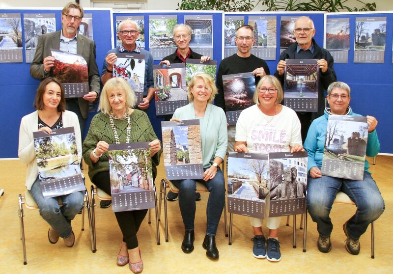 Kalender Ingelheimer Impressionen 2023 Gruppenbild mit erfolgreichen Fotografinnen und Fotografen